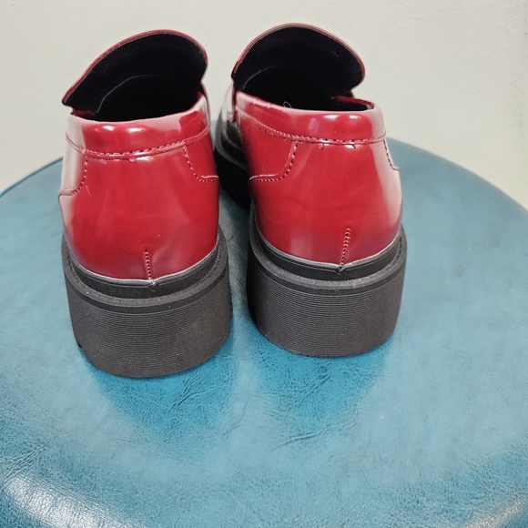 BLONDO Red Patent Leather Waterproof Lug Sole Loafers Size 8M - Picture 4 of 9